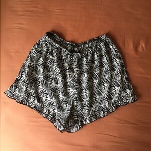 Geometric Ruffled Black and White Women's Shorts